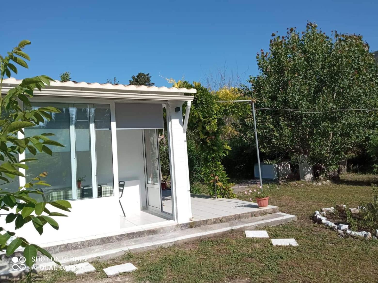 Errika Apartment Ipsos Bagian luar foto